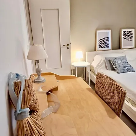 Near Hospital And * Módena