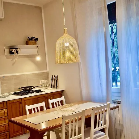 Near Hospital And 公寓 摩德纳