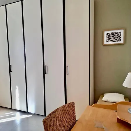 Near Hospital And * Módena