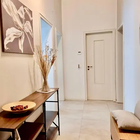 Near Hospital And * 摩德纳