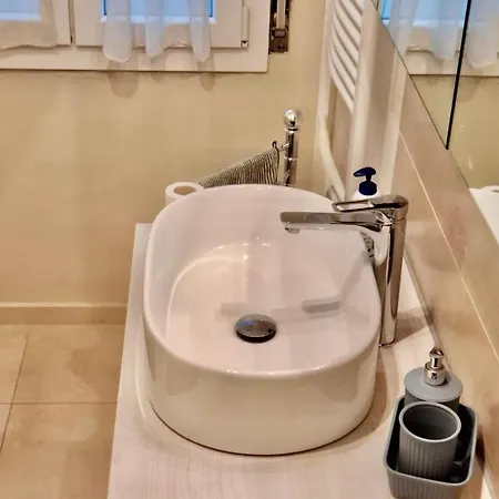 Near Hospital And アパート モデナ