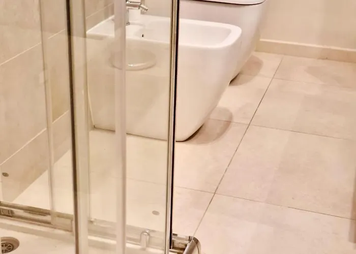 Near Hospital And アパート