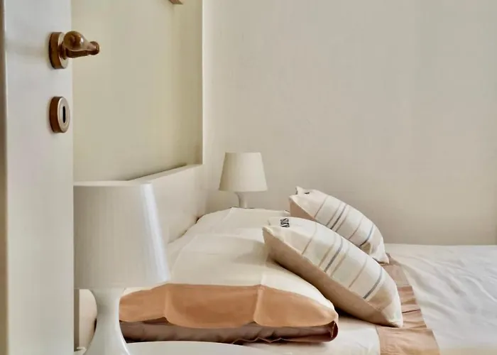 Near Hospital And アパート モデナ