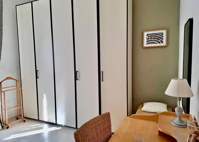 Near Hospital And * モデナ