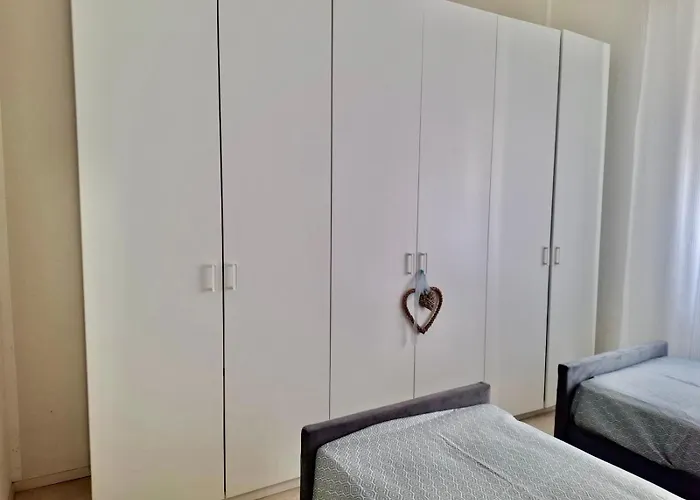 Near Hospital And Διαμέρισμα Μόντενα