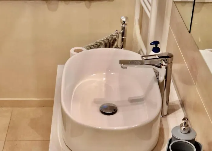 Near Hospital And アパート モデナ